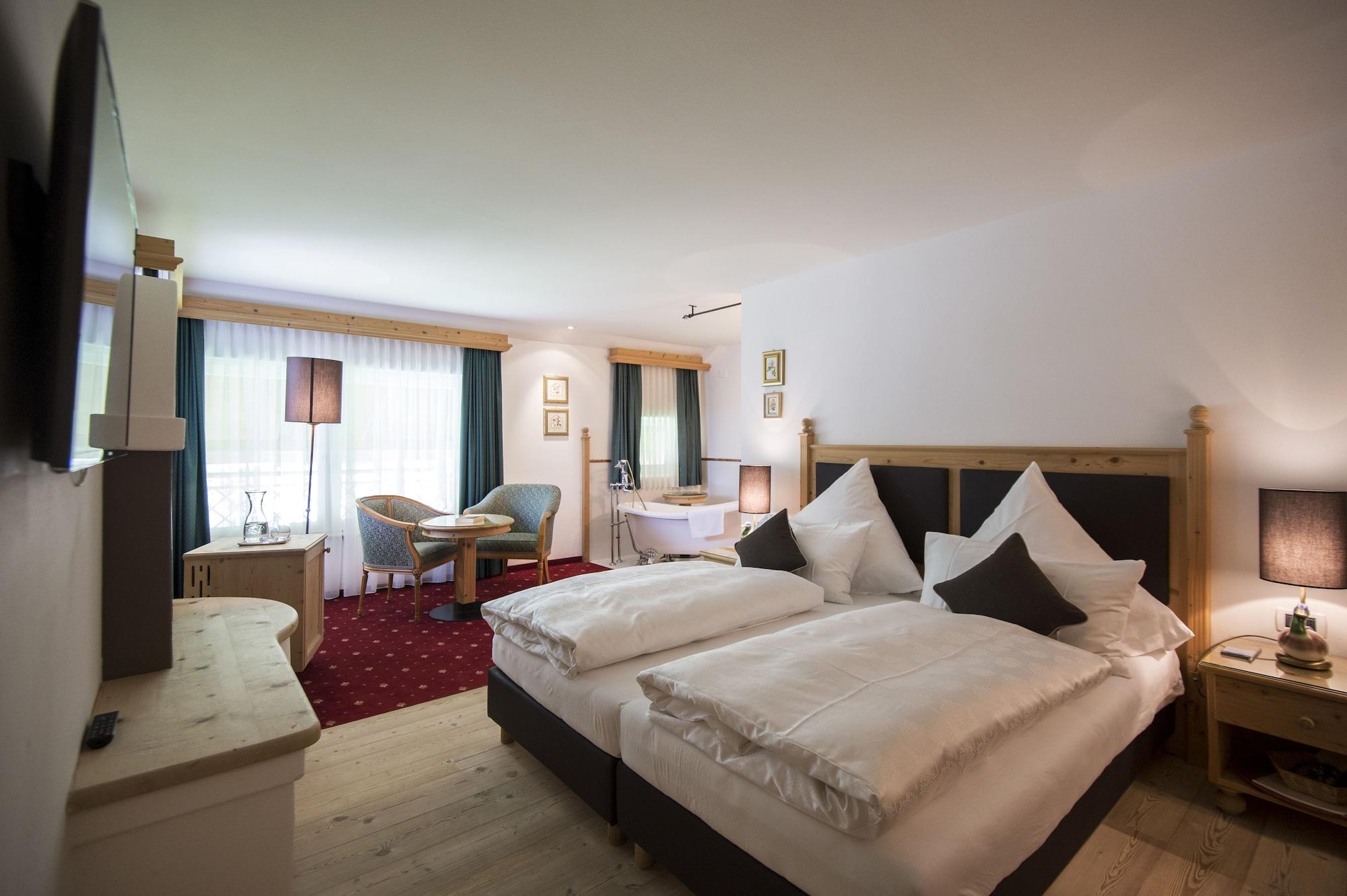 Hotel Acadia - Adults Mountain Home سيلفا دي فال جاردينا المظهر الخارجي الصورة