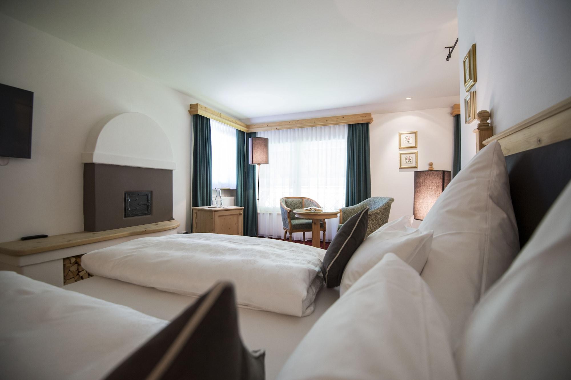 Hotel Acadia - Adults Mountain Home سيلفا دي فال جاردينا المظهر الخارجي الصورة